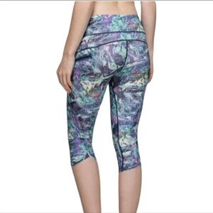 Lululemon crops